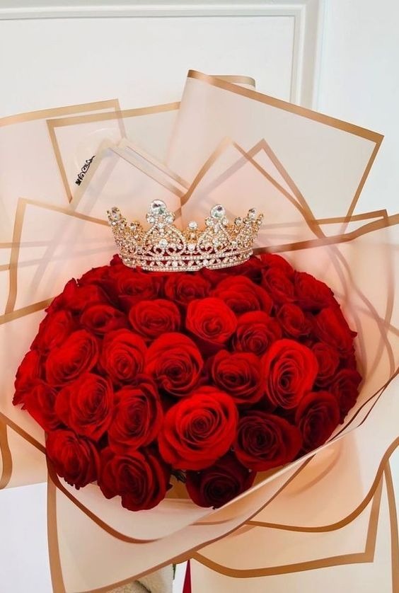 Ramo con 30 Rosas rojas corona princesa